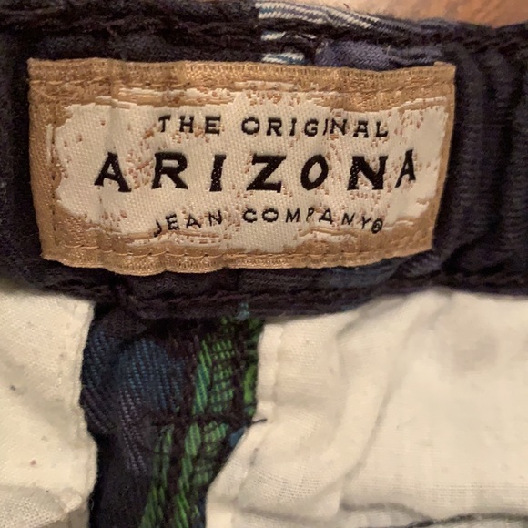 Size 5 shorts. Adjustable waist. - Picture 5 of 6